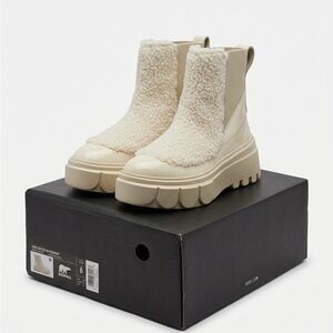 NWT Sorel Waterproof Cream Shearling Ankle Boots